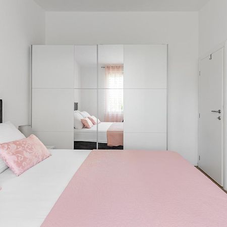 スプリトTonina - House With Terrace, Jacuzzi, Free Parkingアパートメント エクステリア 写真