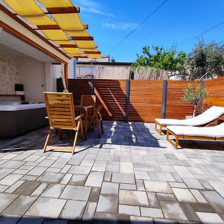 スプリトTonina - House With Terrace, Jacuzzi, Free Parkingアパートメント エクステリア 写真