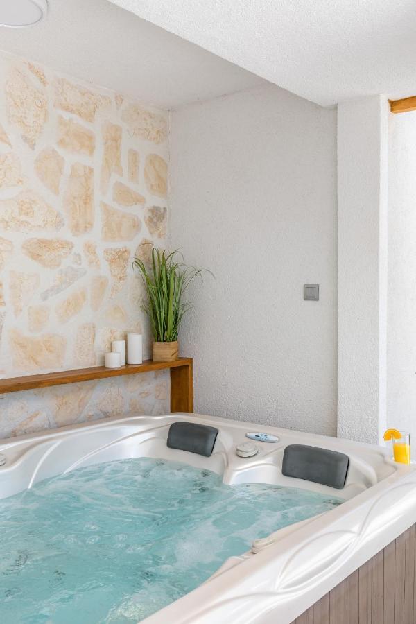 スプリトTonina - House With Terrace, Jacuzzi, Free Parkingアパートメント エクステリア 写真