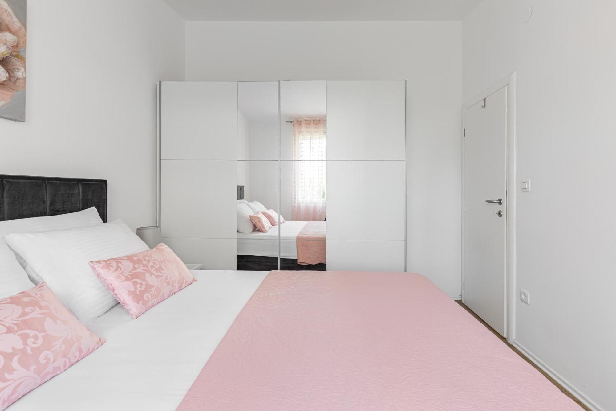 スプリトTonina - House With Terrace, Jacuzzi, Free Parkingアパートメント エクステリア 写真