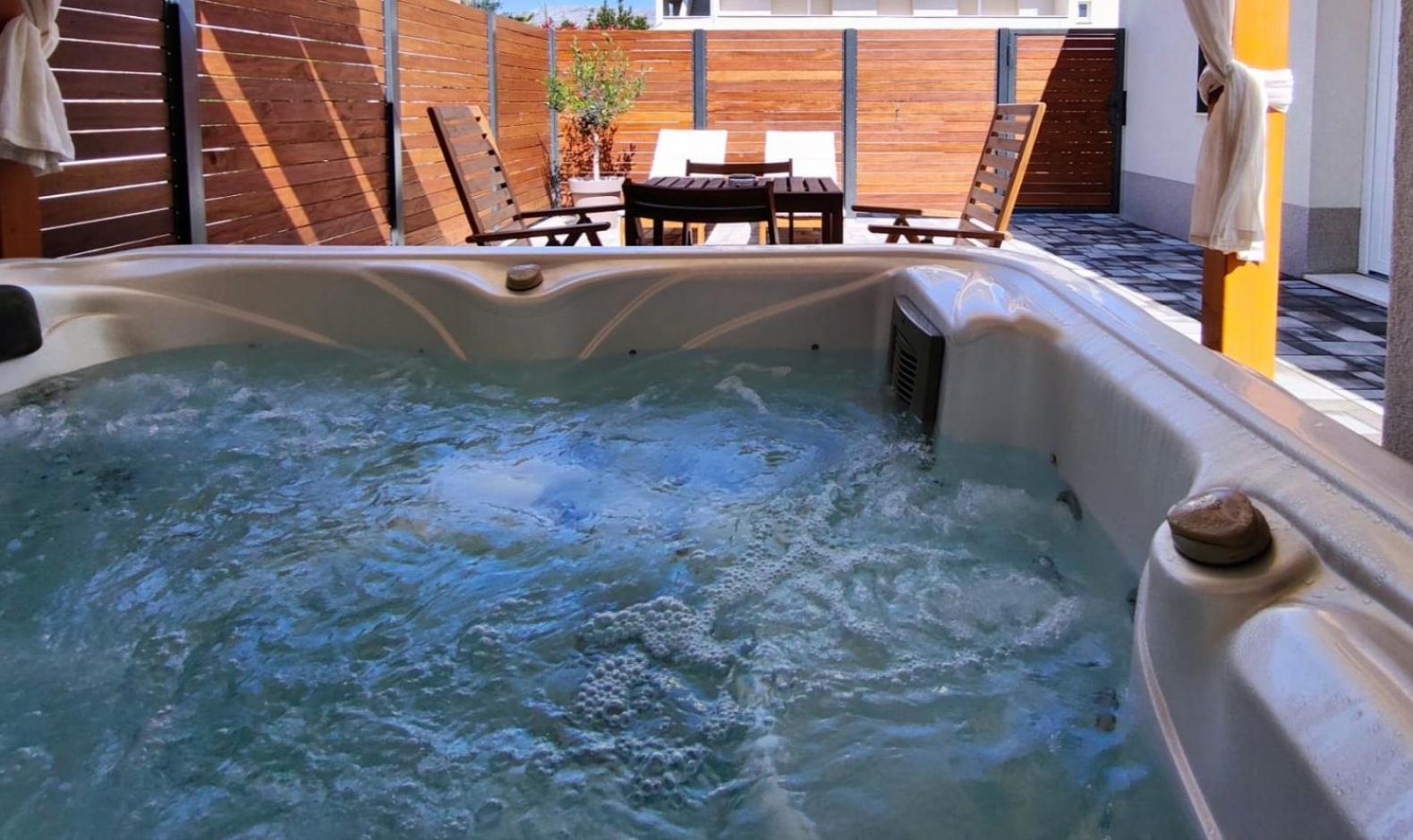 スプリトTonina - House With Terrace, Jacuzzi, Free Parkingアパートメント エクステリア 写真